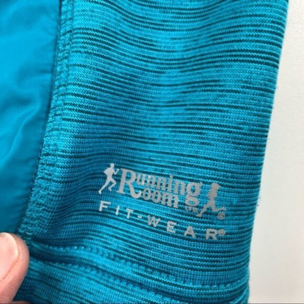 RUNNING Room Resolution Run Jacket - Picture 9 of 13